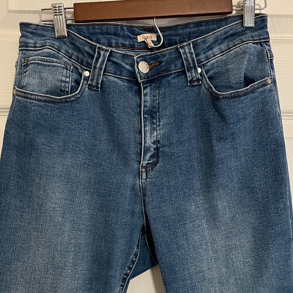 Reba Raw Hem Stretchy Skinny Medium Wash Denim Blue Jeans - Women’s Size 12 - Picture 4 of 16